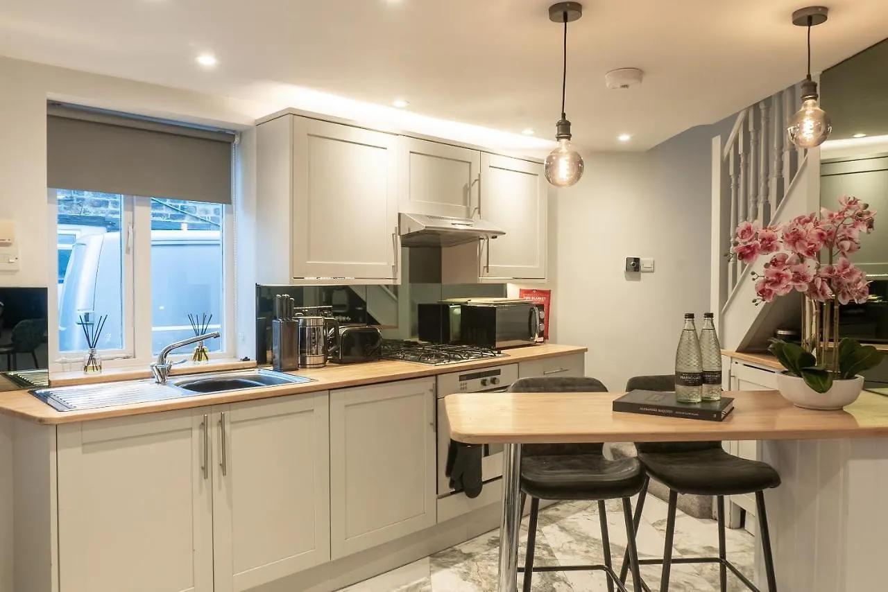 Feriehus The Old Coach House- Luxury Harrogate Home Detached Quite Stylish Whole House Short Walk From The Conference- Town Centre