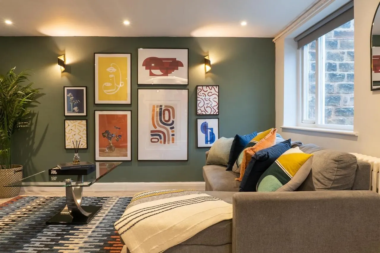 The Old Coach House- Luxury Harrogate Home Detached Quite Stylish Whole House Short Walk From The Conference- Town Centre Feriehus