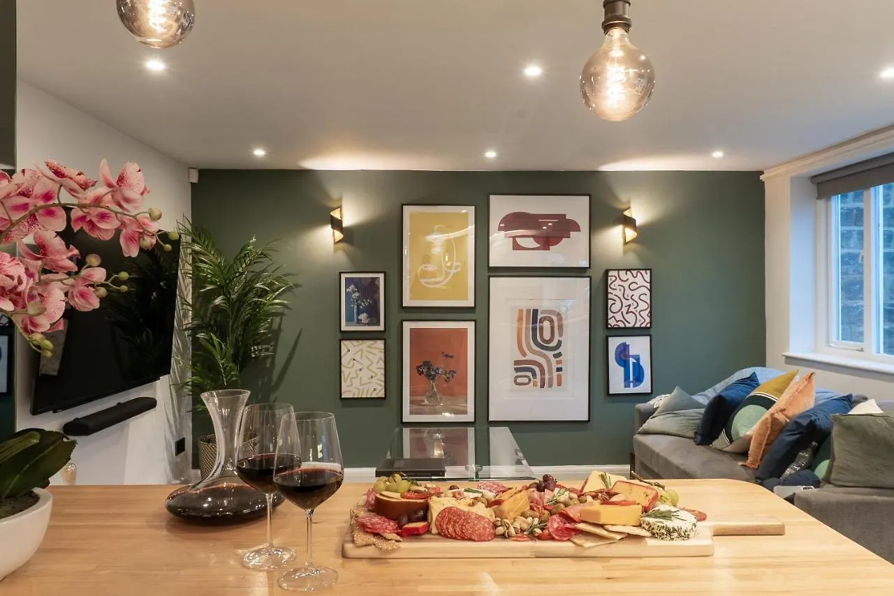 The Old Coach House- Luxury Harrogate Home Detached Quite Stylish Whole House Short Walk From The Conference- Town Centre