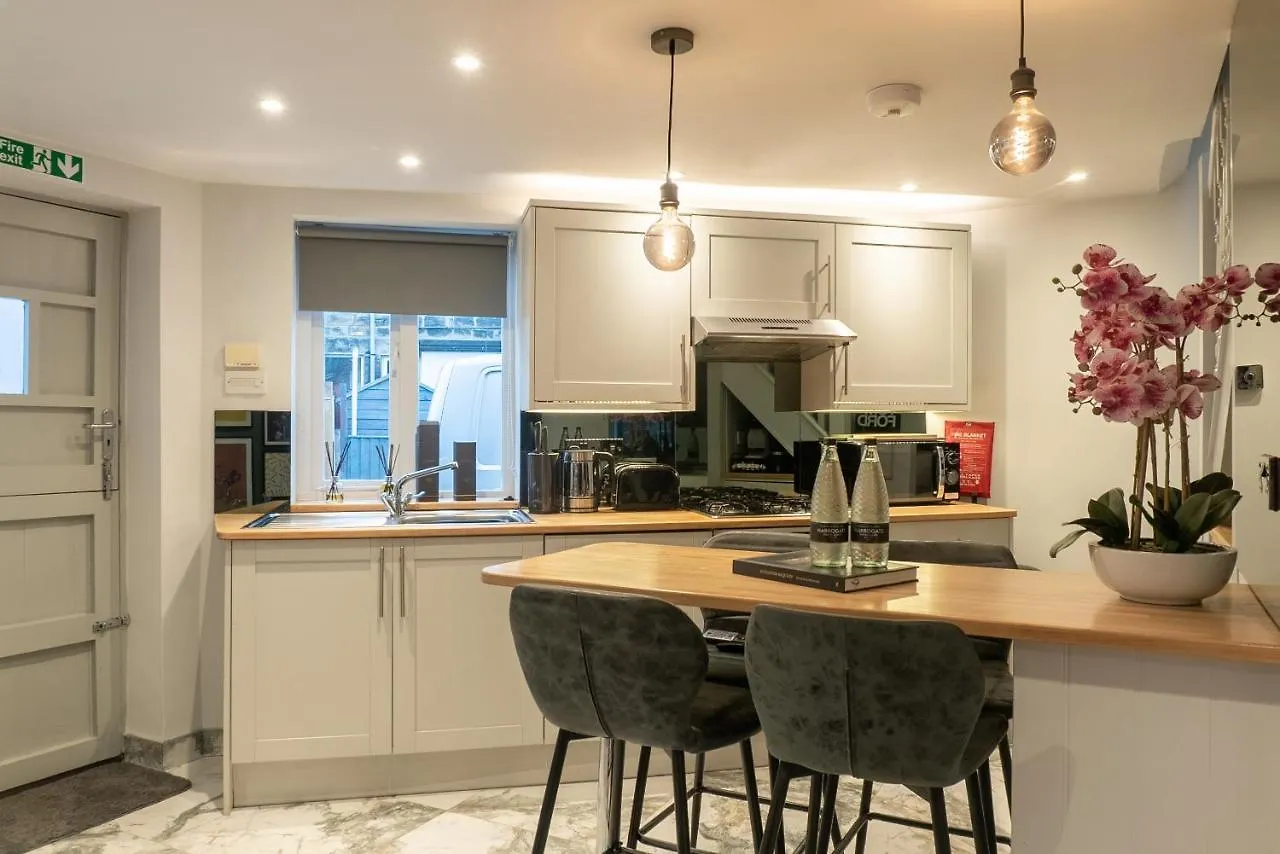 The Old Coach House- Luxury Harrogate Home Detached Quite Stylish Whole House Short Walk From The Conference- Town Centre Storbritannien