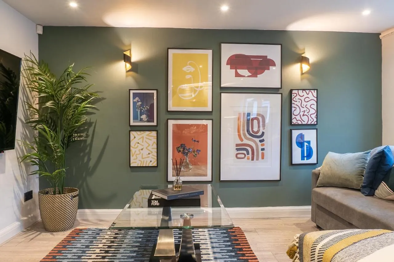 The Old Coach House- Luxury Harrogate Home Detached Quite Stylish Whole House Short Walk From The Conference- Town Centre Feriehus
