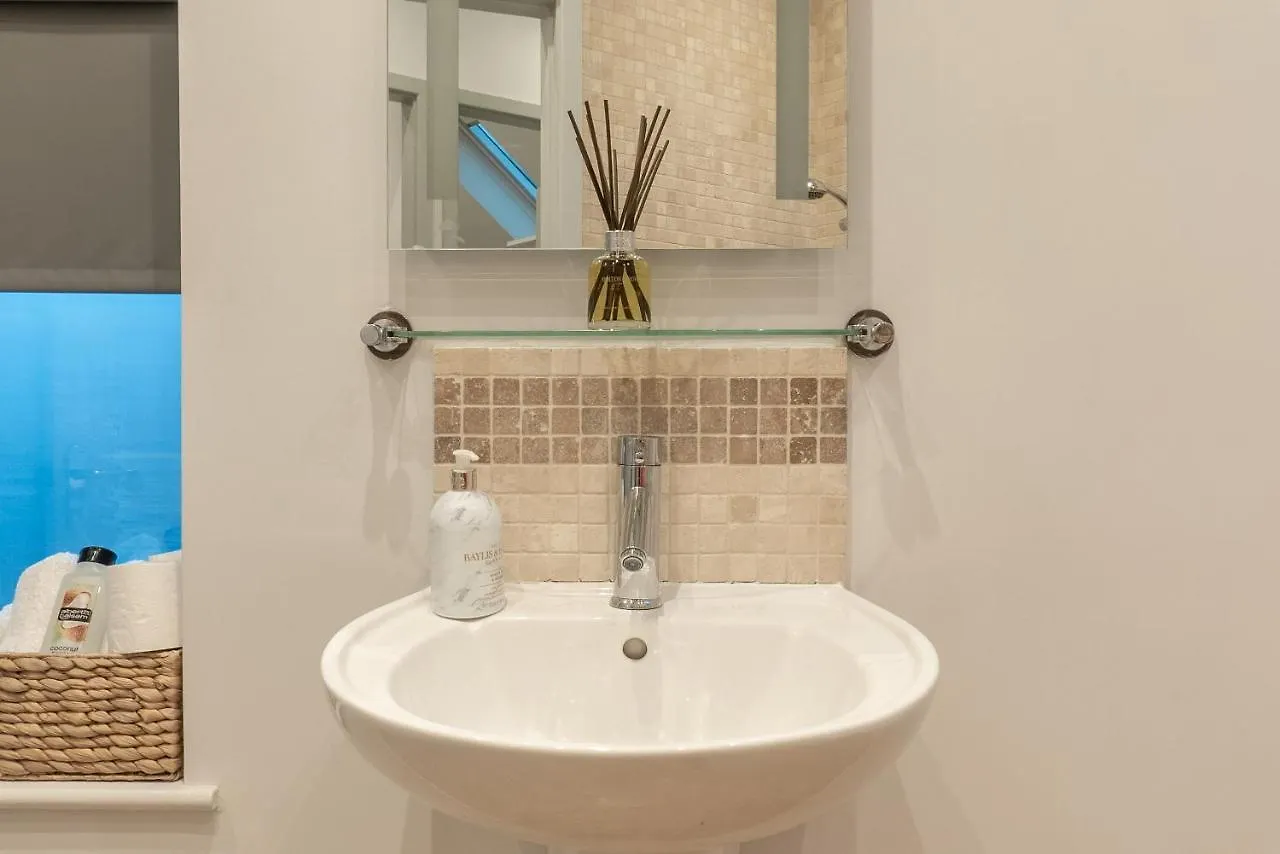 The Old Coach House- Luxury Harrogate Home Detached Quite Stylish Whole House Short Walk From The Conference- Town Centre Feriehus